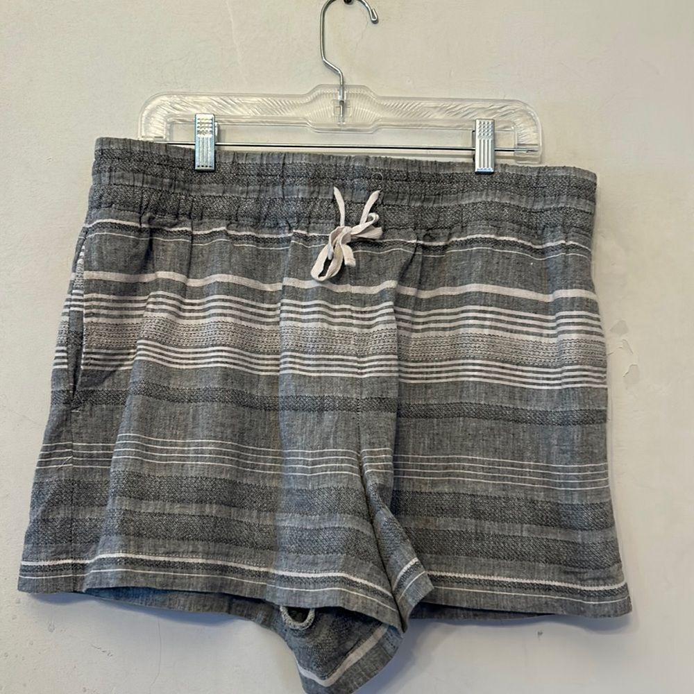 Artisan Ny gray white striped pull on tie waist shorts Size XL EUC